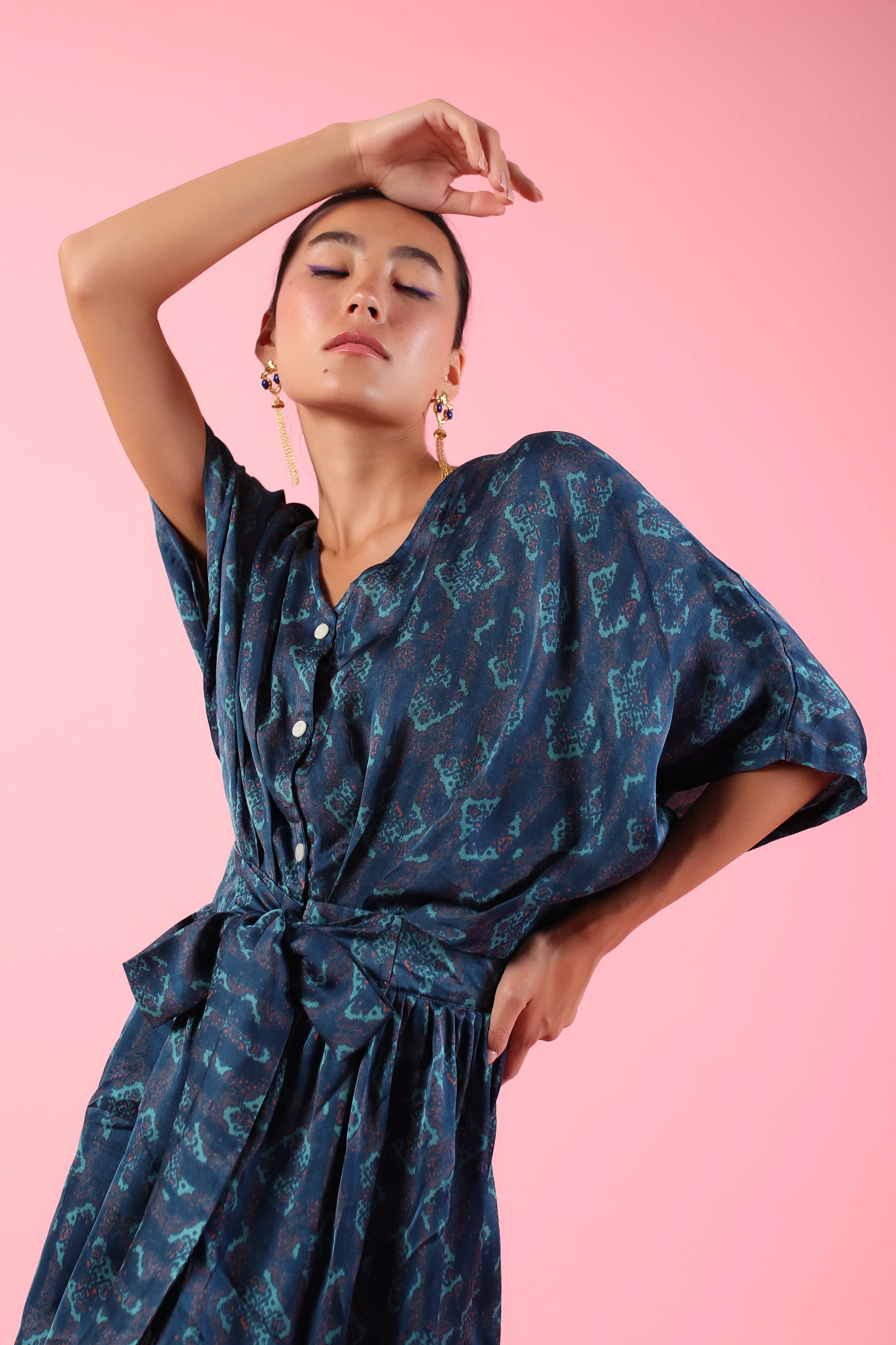 Blue Raglan sleeves printed knee length dress