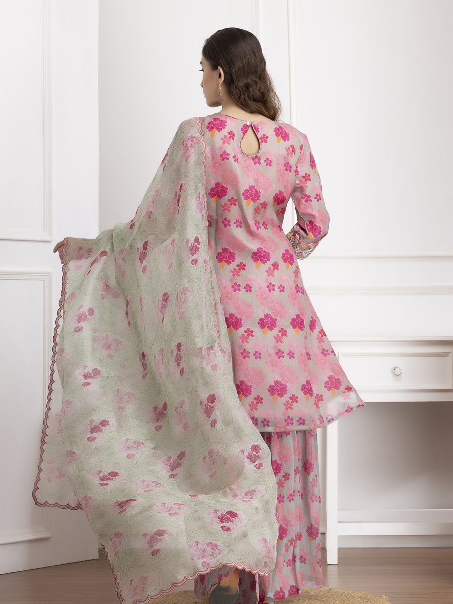 Floral embroidered pink kurta set