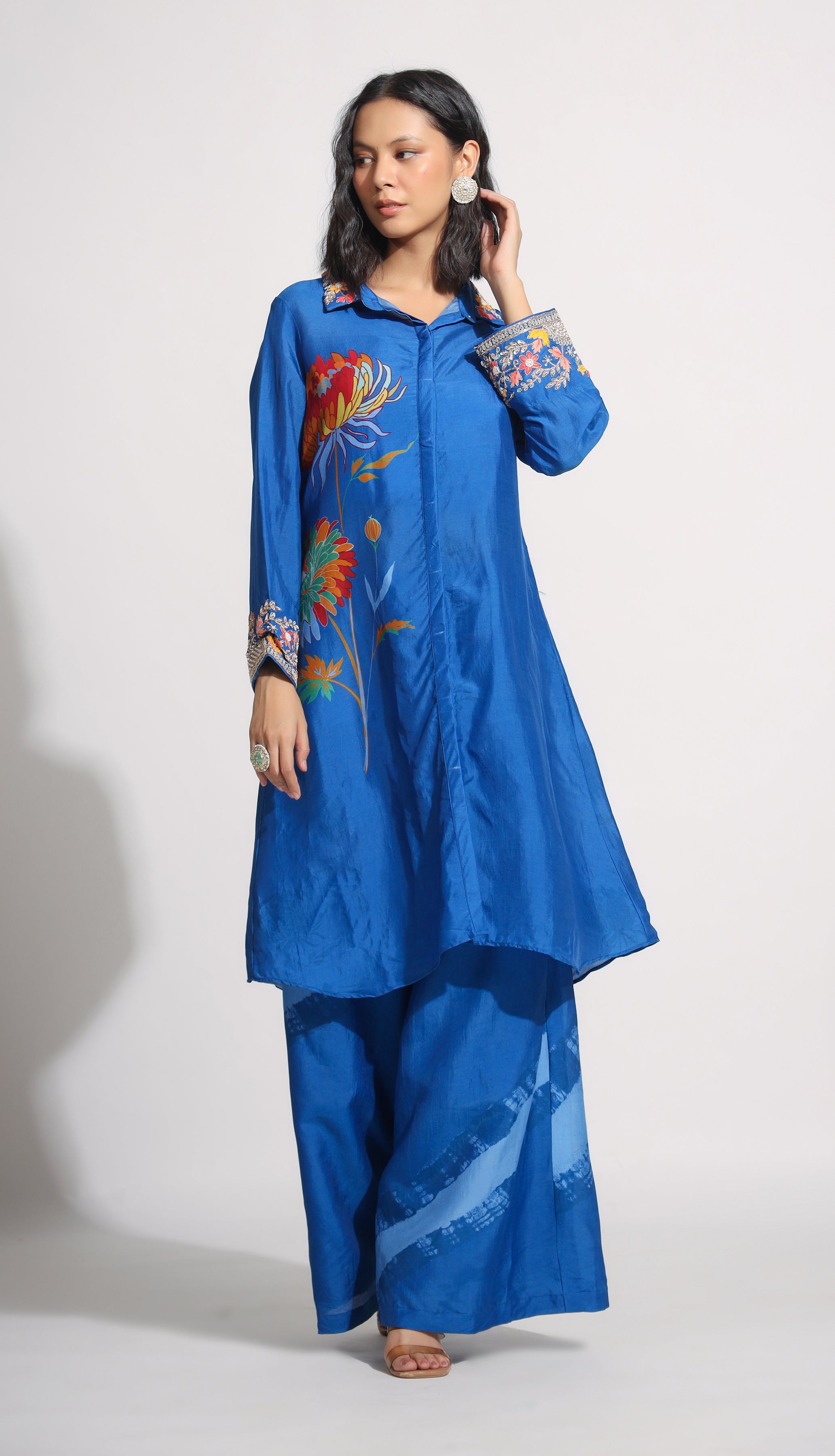 Blue three piece leheriya print set