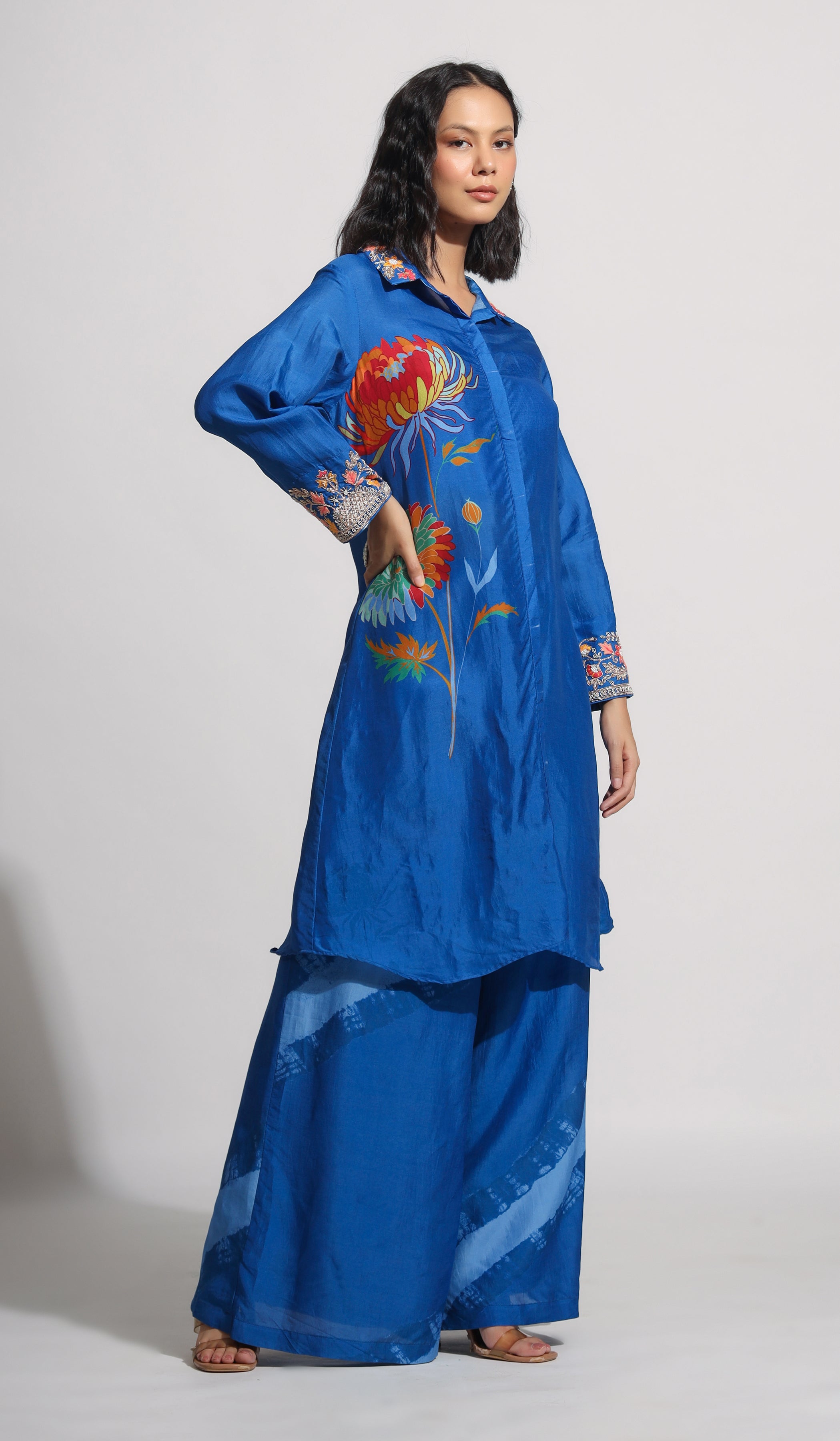 Blue three piece leheriya print set