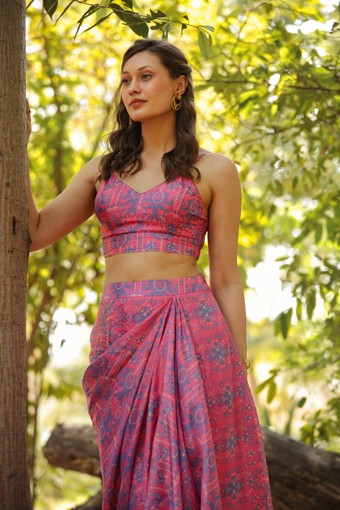 Purple placement printed collared jacket with crop top and fitted pants