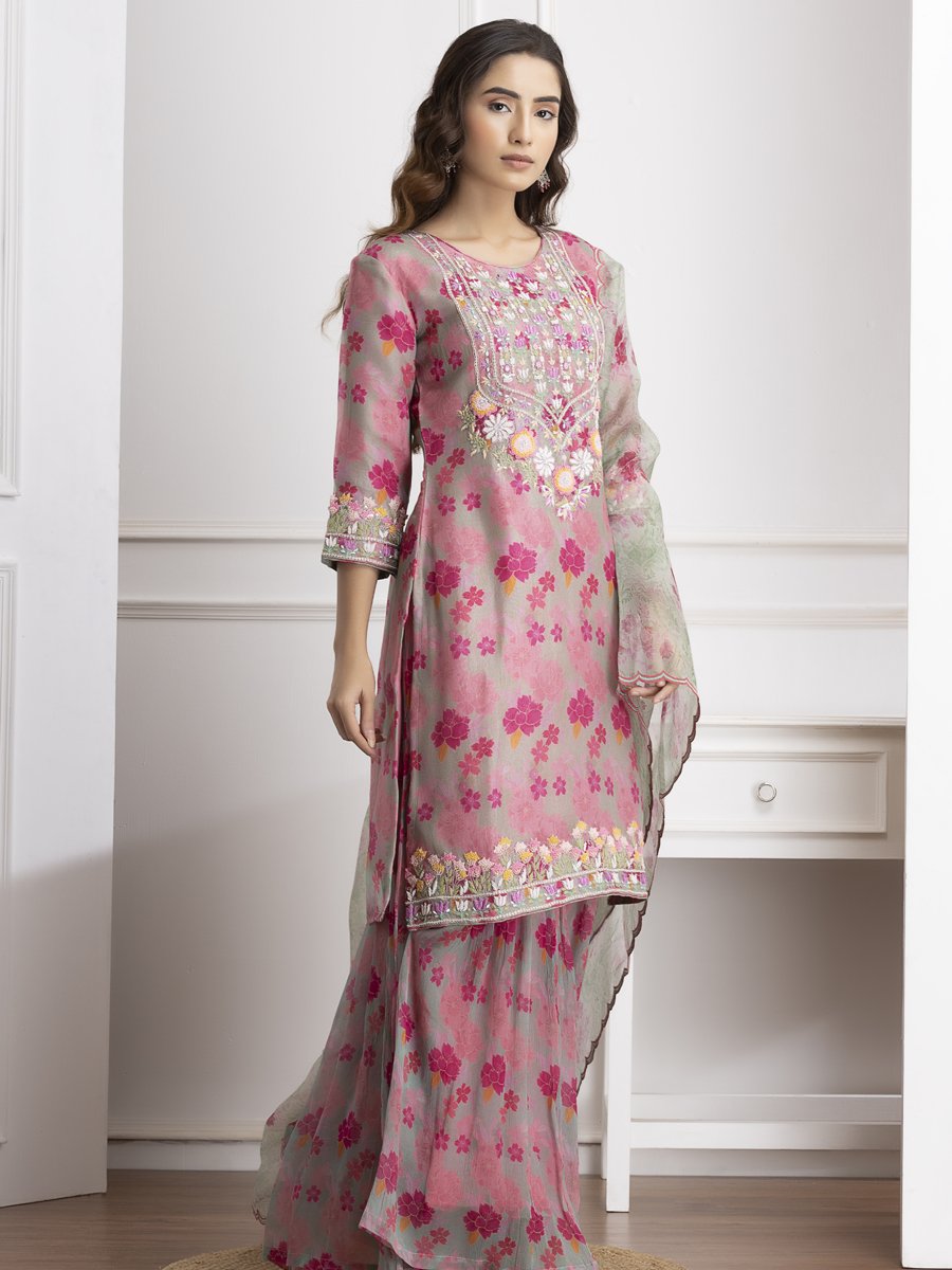 Floral embroidered pink kurta set